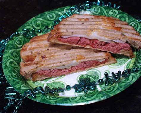 How many carbs are in panini reuben classic rye bread - calories, carbs, nutrition