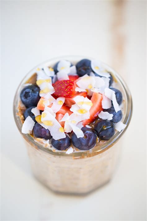 How many carbs are in parfait 9 oz overnight oats almond honey & banana - calories, carbs, nutrition