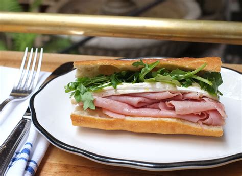 How many carbs are in parisian baguette with ham & gruyere - calories, carbs, nutrition