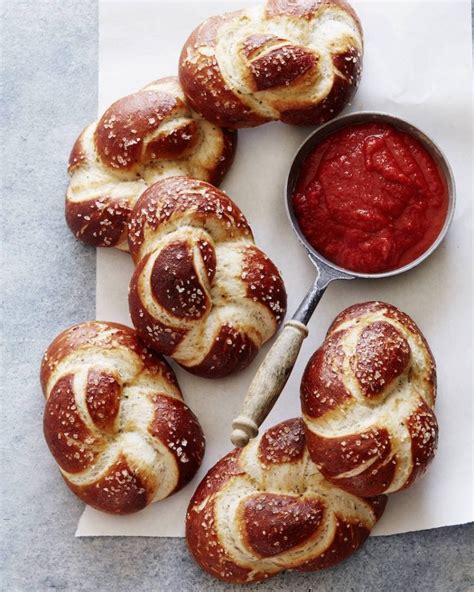 How many carbs are in parmesan garlic pretzel - calories, carbs, nutrition