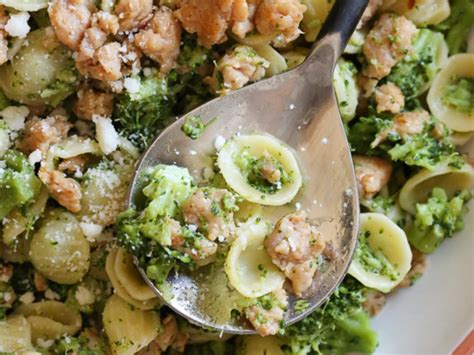 How many carbs are in pasta orecchiette broccoli & pine nuts - calories, carbs, nutrition