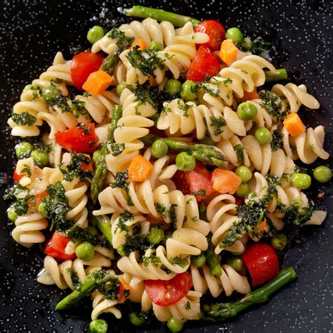 How many carbs are in pasta primavera salad - calories, carbs, nutrition