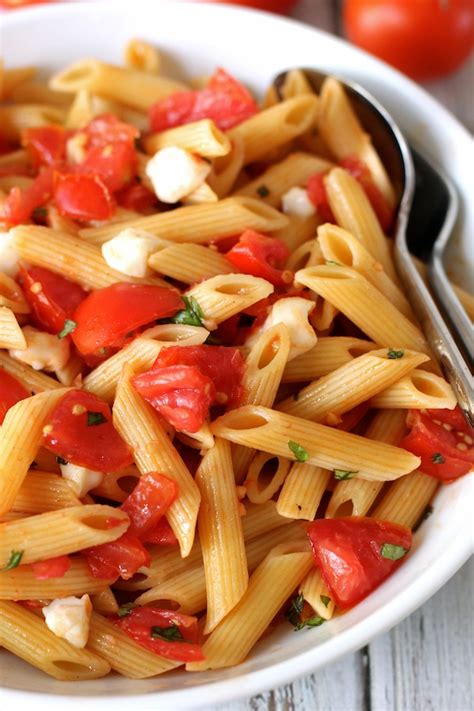 How many carbs are in pasta with fresh tomato sauce - calories, carbs, nutrition