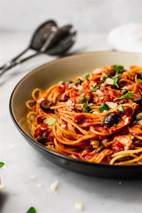 How many carbs are in pasta with olives and tomatoes - calories, carbs, nutrition