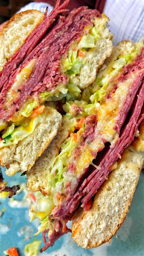 How many carbs are in pastrami and cheese sandwich - calories, carbs, nutrition