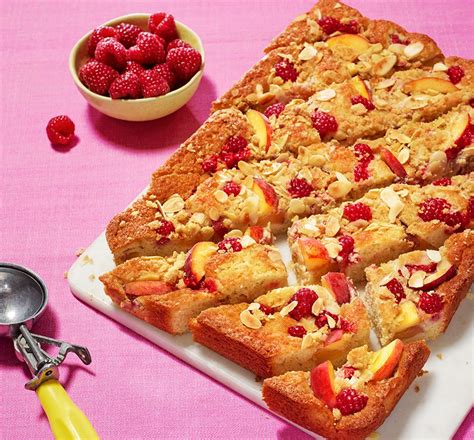 How many carbs are in peach almond crumb cake - calories, carbs, nutrition