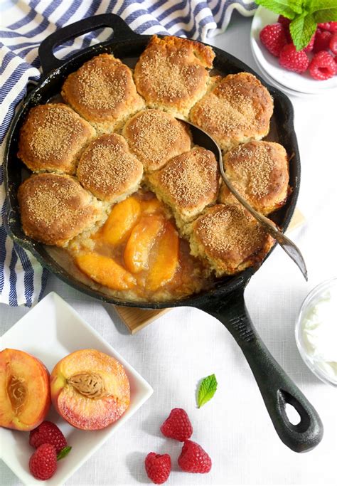 How many carbs are in peach cobbler with biscuit topping - calories, carbs, nutrition