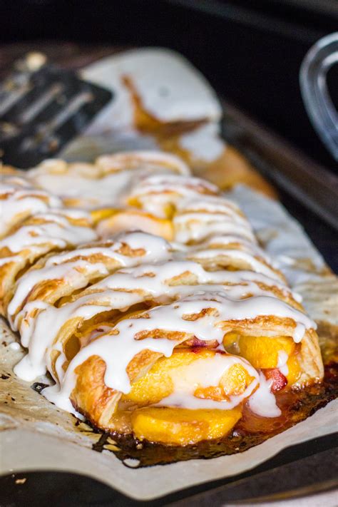 How many carbs are in peach strudel - calories, carbs, nutrition