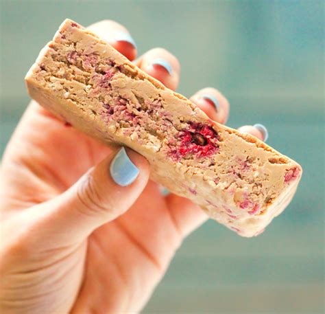 How many carbs are in peanut butter and jelly bar - calories, carbs, nutrition