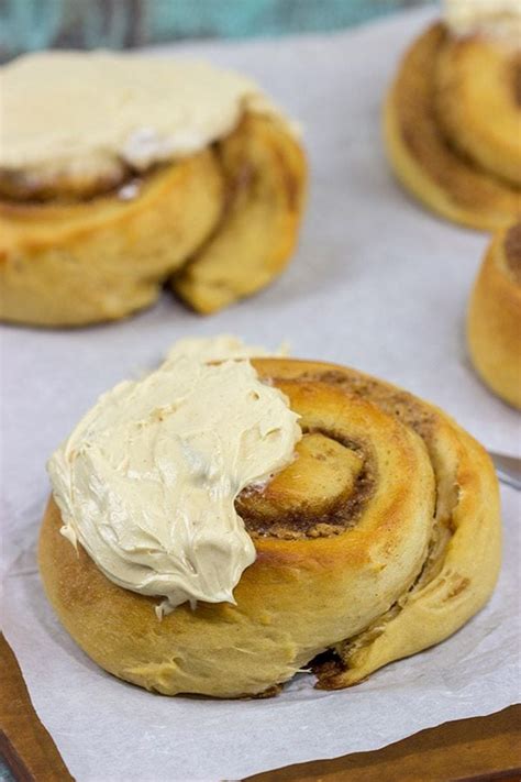 How many carbs are in peanut butter cinnamon roll, with frosting - calories, carbs, nutrition