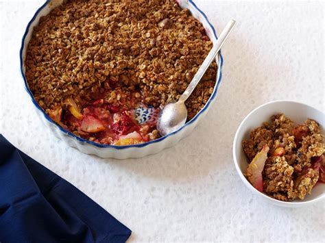 How many carbs are in pear cranberry crumble - calories, carbs, nutrition