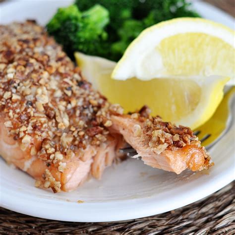 How many carbs are in pecan and maple crusted salmon - calories, carbs, nutrition