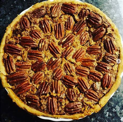 How many carbs are in pecan pie (61906.10) - calories, carbs, nutrition