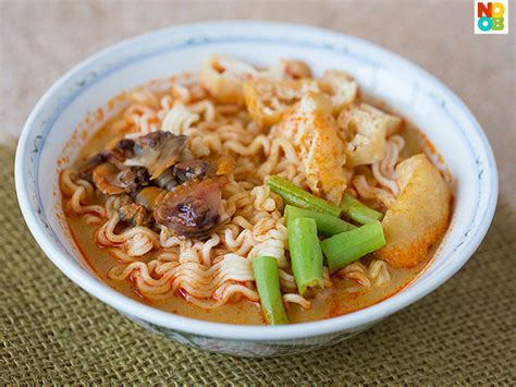 How many carbs are in penang white curry noodle - calories, carbs, nutrition