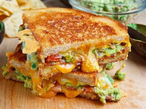 How many carbs are in pepper bacon grilled cheese (70247.1) - calories, carbs, nutrition