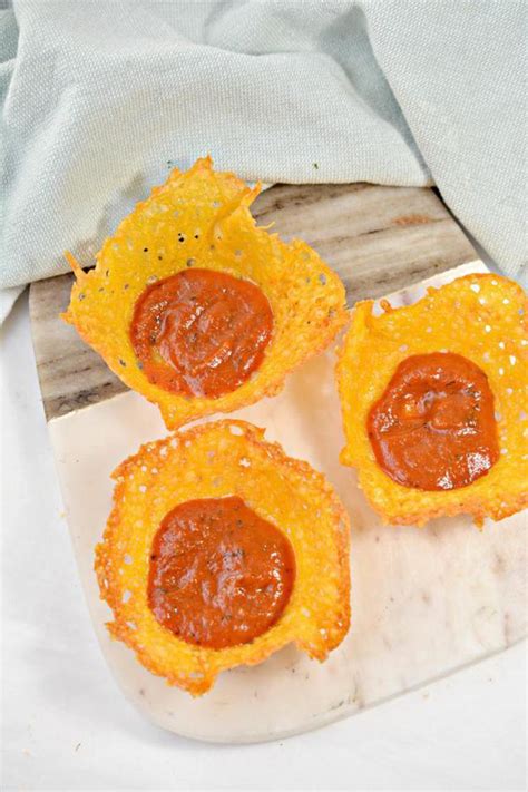 How many carbs are in pepperoni and cheese cup - calories, carbs, nutrition