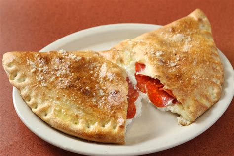 How many carbs are in pepperoni lover's calzone - calories, carbs, nutrition