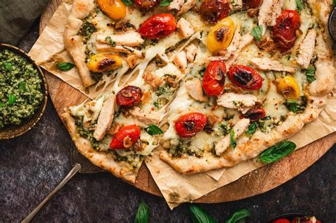How many carbs are in pesto chicken pizza - calories, carbs, nutrition