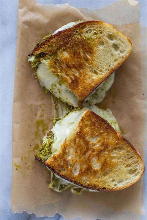 How many carbs are in pesto grilled cheese on white - calories, carbs, nutrition