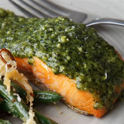 How many carbs are in pesto-crusted basa with kale saute - calories, carbs, nutrition