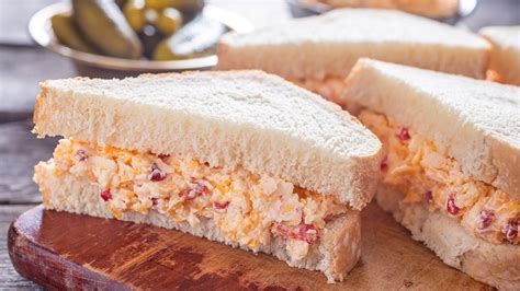 How many carbs are in pimento cheese sandwich on white bread - calories, carbs, nutrition