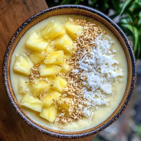 How many carbs are in pineapple coconut smoothie bowl - calories, carbs, nutrition