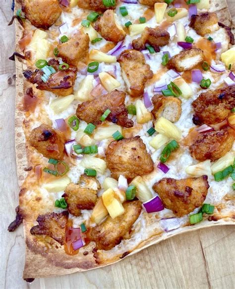 How many carbs are in pineapple habanero chicken pizza - calories, carbs, nutrition