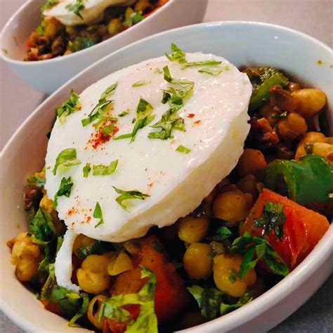 How many carbs are in poached eggs in tomato with chickpea and feta - calories, carbs, nutrition