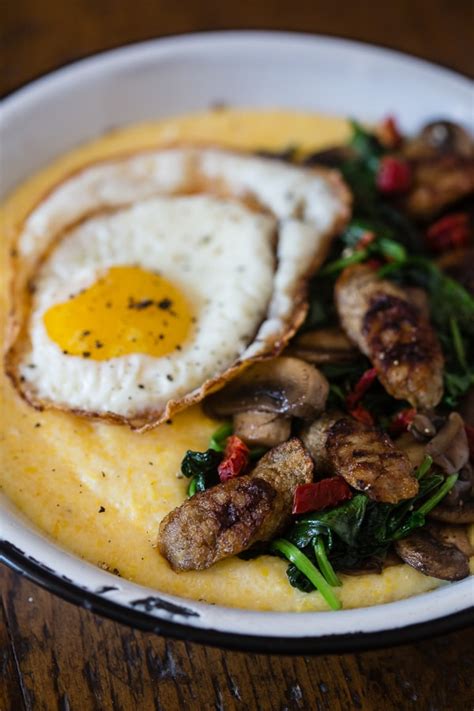 How many carbs are in polenta sausage and egg breakfast bowl - calories, carbs, nutrition