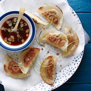 How many carbs are in pork and shiitake pot stickers - calories, carbs, nutrition