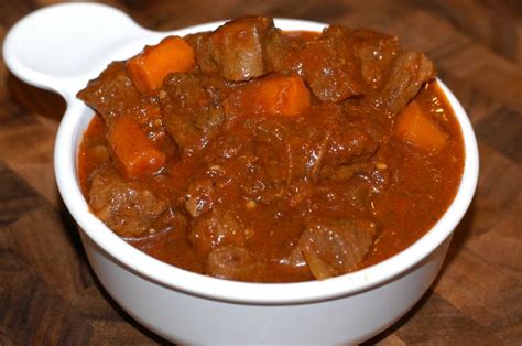 How many carbs are in pot roast with tomato gravy - calories, carbs, nutrition