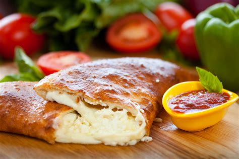 How many carbs are in potato and cheese calzone - calories, carbs, nutrition