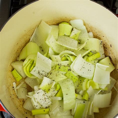 How many carbs are in potato and leek chowder - calories, carbs, nutrition