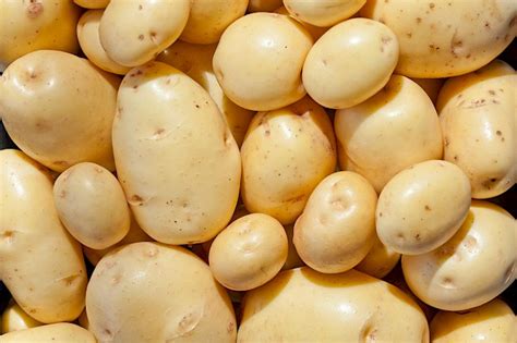 How many carbs are in potatoes yukon gold peas & cauliflower indian 1/2 cup - calories, carbs, nutrition