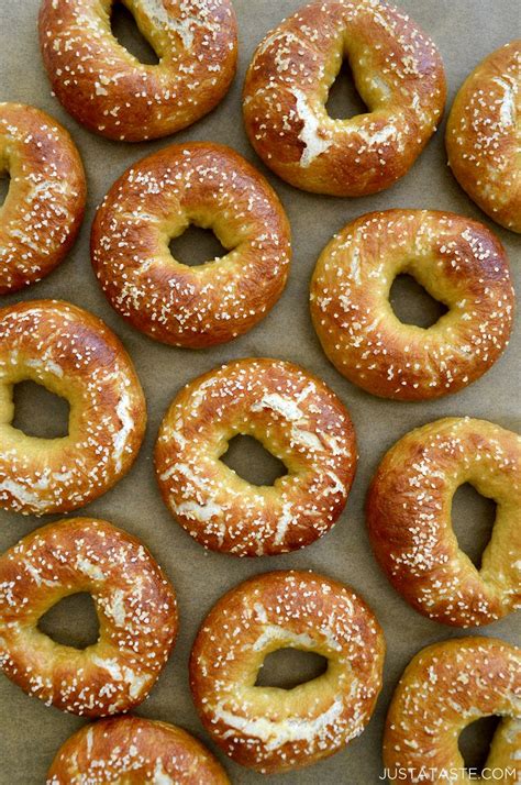 How many carbs are in pretzel bagel - calories, carbs, nutrition