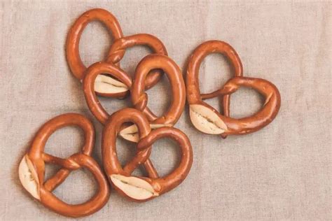 How many carbs are in pretzel rods - calories, carbs, nutrition