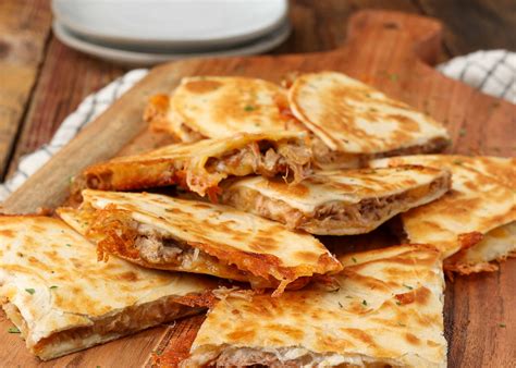 How many carbs are in pulled pork bbq quesadilla - calories, carbs, nutrition