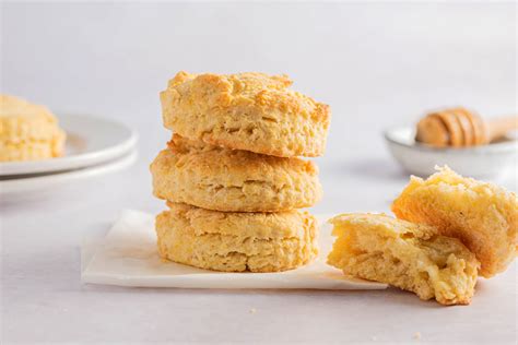 How many carbs are in pumpkin cornmeal biscuit - calories, carbs, nutrition