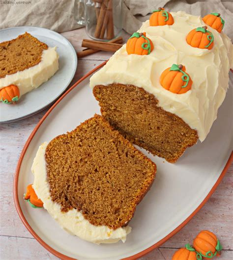 How many carbs are in pumpkin loaf cake - calories, carbs, nutrition