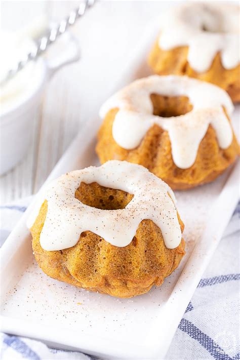 How many carbs are in pumpkin spice mini bundt cake - calories, carbs, nutrition