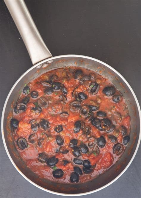 How many carbs are in puttanesca sauce (46817.2) - calories, carbs, nutrition