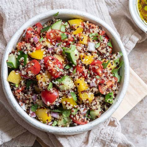 How many carbs are in quinoa tabbouleh salad grab and go - calories, carbs, nutrition