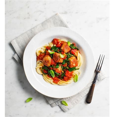 How many carbs are in quorn meatballs with stroganoff sauce, egg noodles, green beans (600veg) - calories, carbs, nutrition