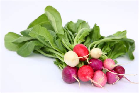 How many carbs are in radish red no top trimmed sliced 1/8