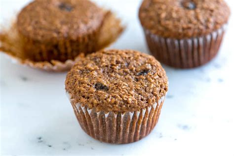 How many carbs are in raisin muffins - calories, carbs, nutrition