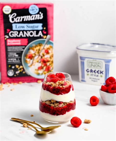 How many carbs are in raspberry and granola parfait - calories, carbs, nutrition