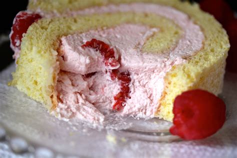 How many carbs are in raspberry wholemeal cream roll - calories, carbs, nutrition