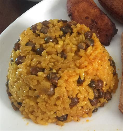 How many carbs are in restaurant, latino, arroz con grandules (rice and pigeonpeas) - calories, carbs, nutrition