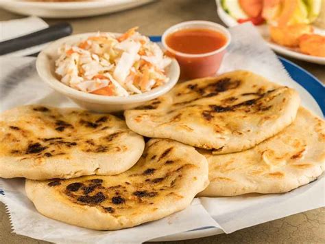 How many carbs are in restaurant, latino, pupusas con queso (pupusas, cheese) - calories, carbs, nutrition