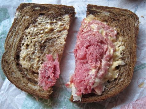 How many carbs are in reuben sandwich - calories, carbs, nutrition